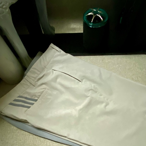 ⛳️ STRETCHY, WATER-REPELLENT GOLF SHORTS MADE IN PART WITH RECYCLED MATERIALS.⛳️ - Picture 9 of 14